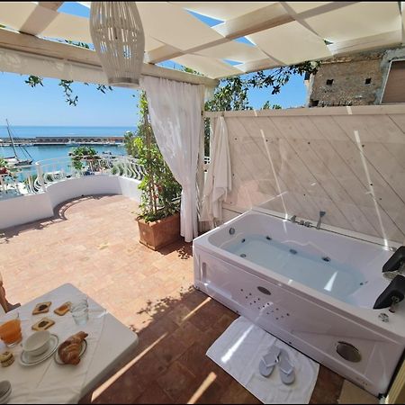 Luxury B&B Suite Jacuzzi Villa Filomena 卡梅罗塔的码头 外观 照片