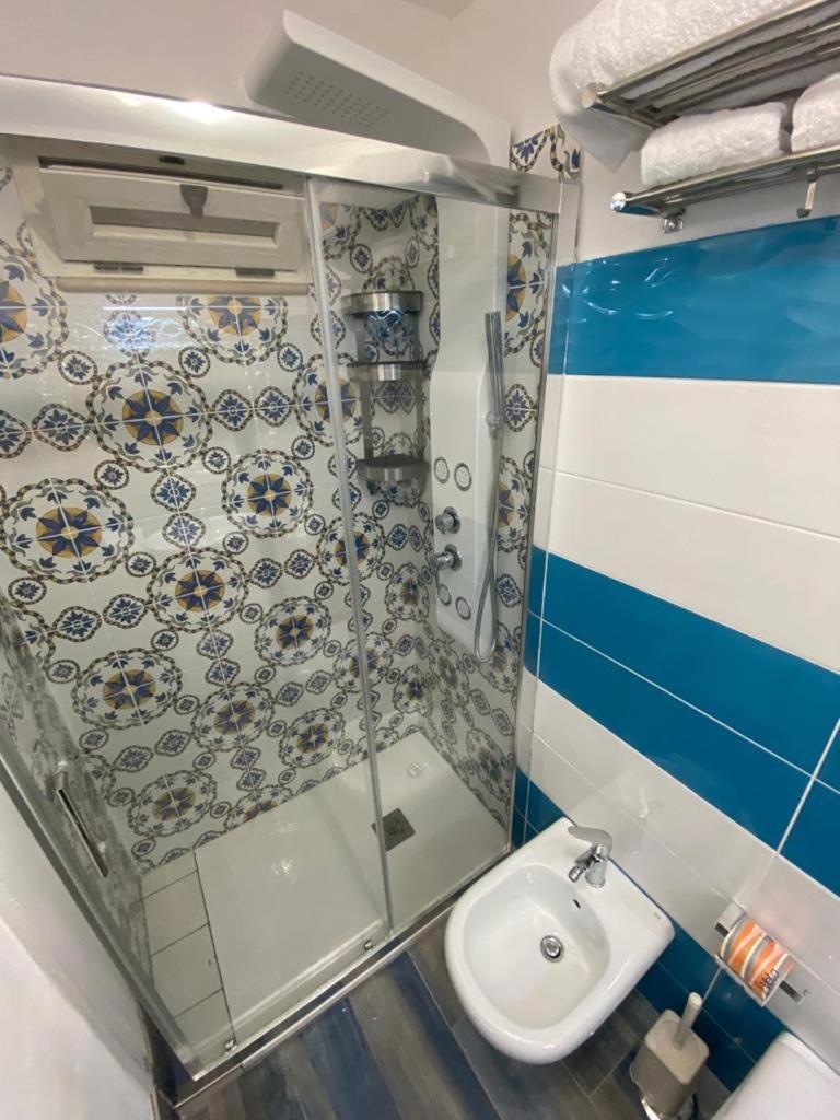 Luxury B&B Suite Jacuzzi Villa Filomena 卡梅罗塔的码头 外观 照片