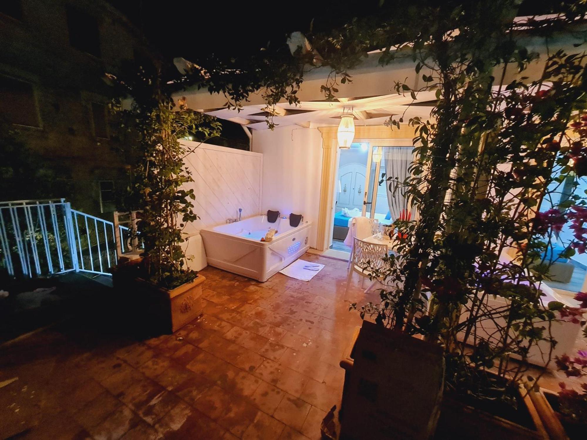 Luxury B&B Suite Jacuzzi Villa Filomena 卡梅罗塔的码头 外观 照片